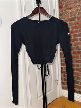 ALO Yoga Black Ribbed Long-Sleeve Drawstring Crop Top